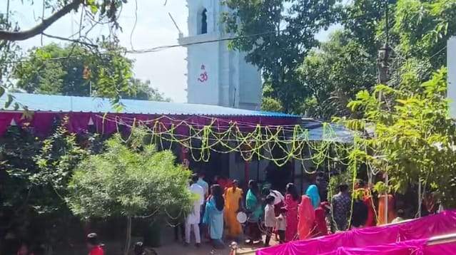 रामानुजगंज में पहाड़ी पर विराजमान हैं माता 