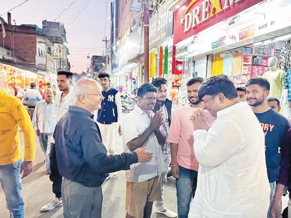 टिकट कटने के बाद भी वर्तमान विधायक को मिल रहा जनसमर्थन