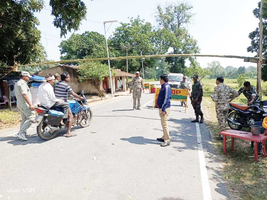 व्यय प्रेक्षक ने झारखंड-ओडिशा सीमा के चेक पोस्ट का लिया जायजा