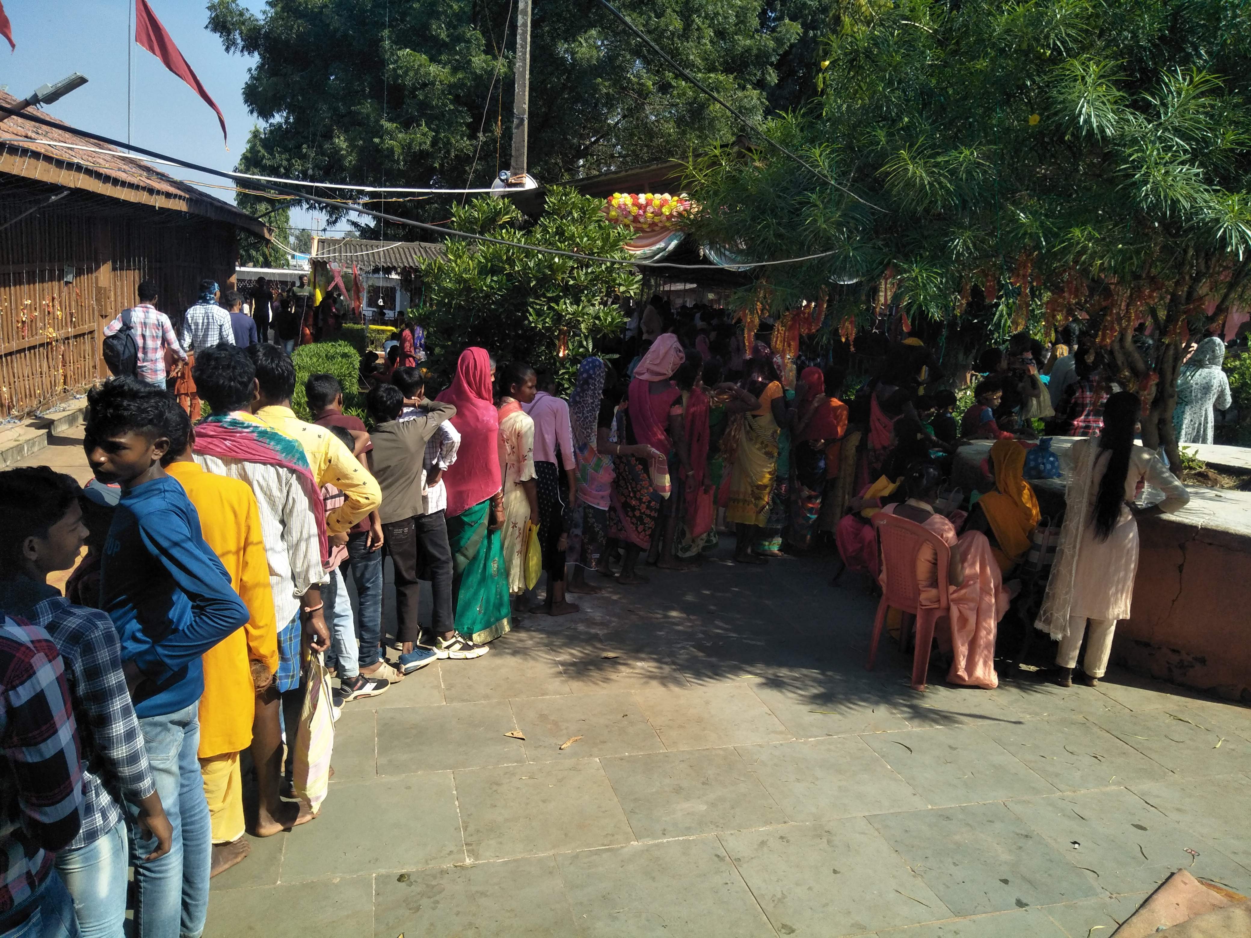 महानवमी पर दंतेश्वरी मंदिर में भक्तों का तांता