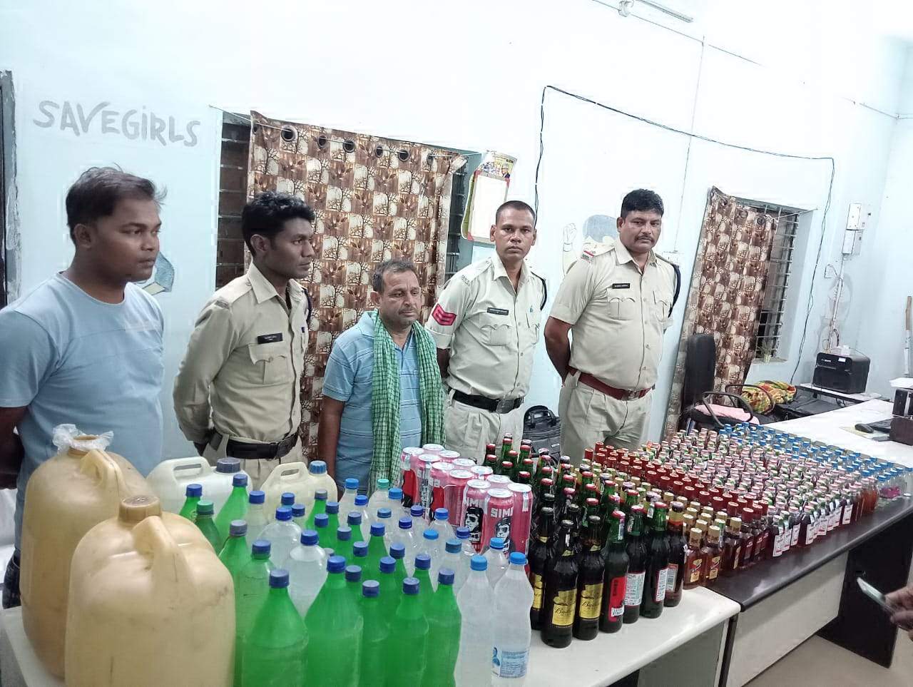 शराब की अवैध बिक्री, आरोपी गिरफ्तार शराब की अवैध बिक्री, आरोपी गिरफ्तार