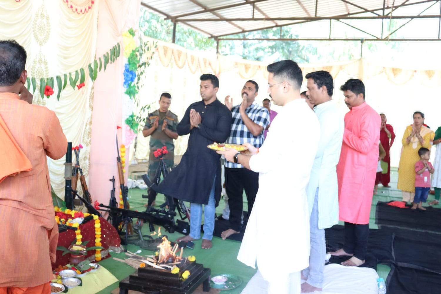 एसपी ने की शस्त्र पूजा 