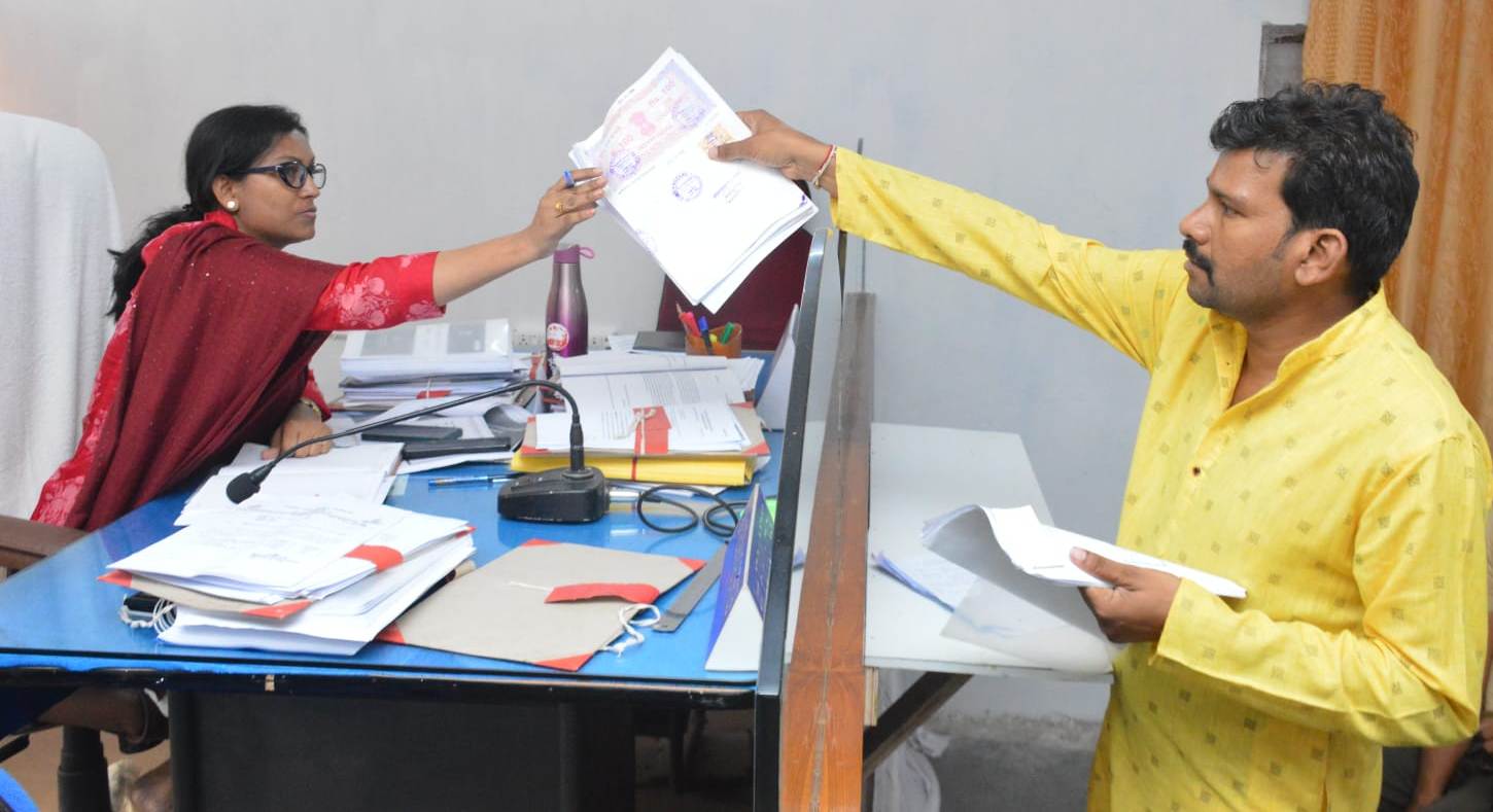 8 अभ्यर्थियों ने लिए नामांकन पत्र