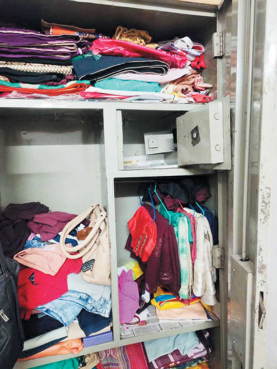 सूने घर से लाखों की चोरी, सीसीटीवी कैमरे में चोर कैद