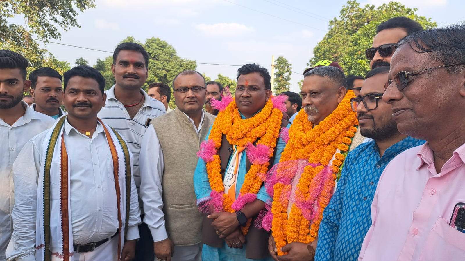 कांग्रेस प्रत्याशी अजय तिर्की व विजय पैकरा ने किया नामांकन दाखिल