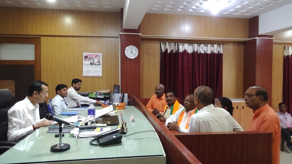 छठवें दिन 3 प्रत्याशियों ने खरीदे नामांकन फॉर्म