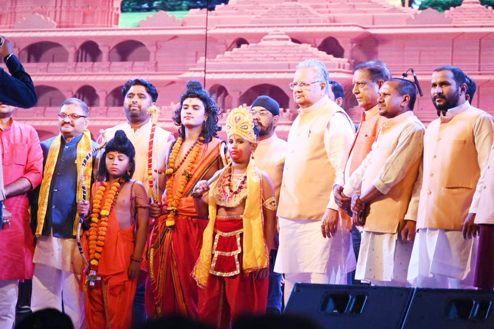 विजयादशमी कार्यक्रमों में रमन हुए शामिल विजयादशमी कार्यक्रमों में रमन हुए शामिल