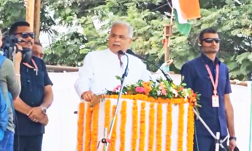 सीएम ने रमन-चौधरी के खिलाफ बोला हमला, अडानी को लेकर भी घेरा सीएम ने रमन-चौधरी के खिलाफ बोला हमला, अडानी को लेकर भी घेरा