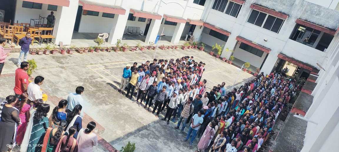 पुलिस स्मृति दिवस पर भूतपूर्व छात्र शहीद को श्रद्धांजलि पुलिस स्मृति दिवस पर भूतपूर्व छात्र शहीद को श्रद्धांजलि
