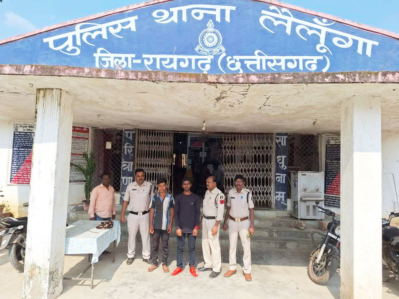 छड़ चुराने वाला आरोपी युवक गिरफ्तार छड़ चुराने वाला आरोपी युवक गिरफ्तार