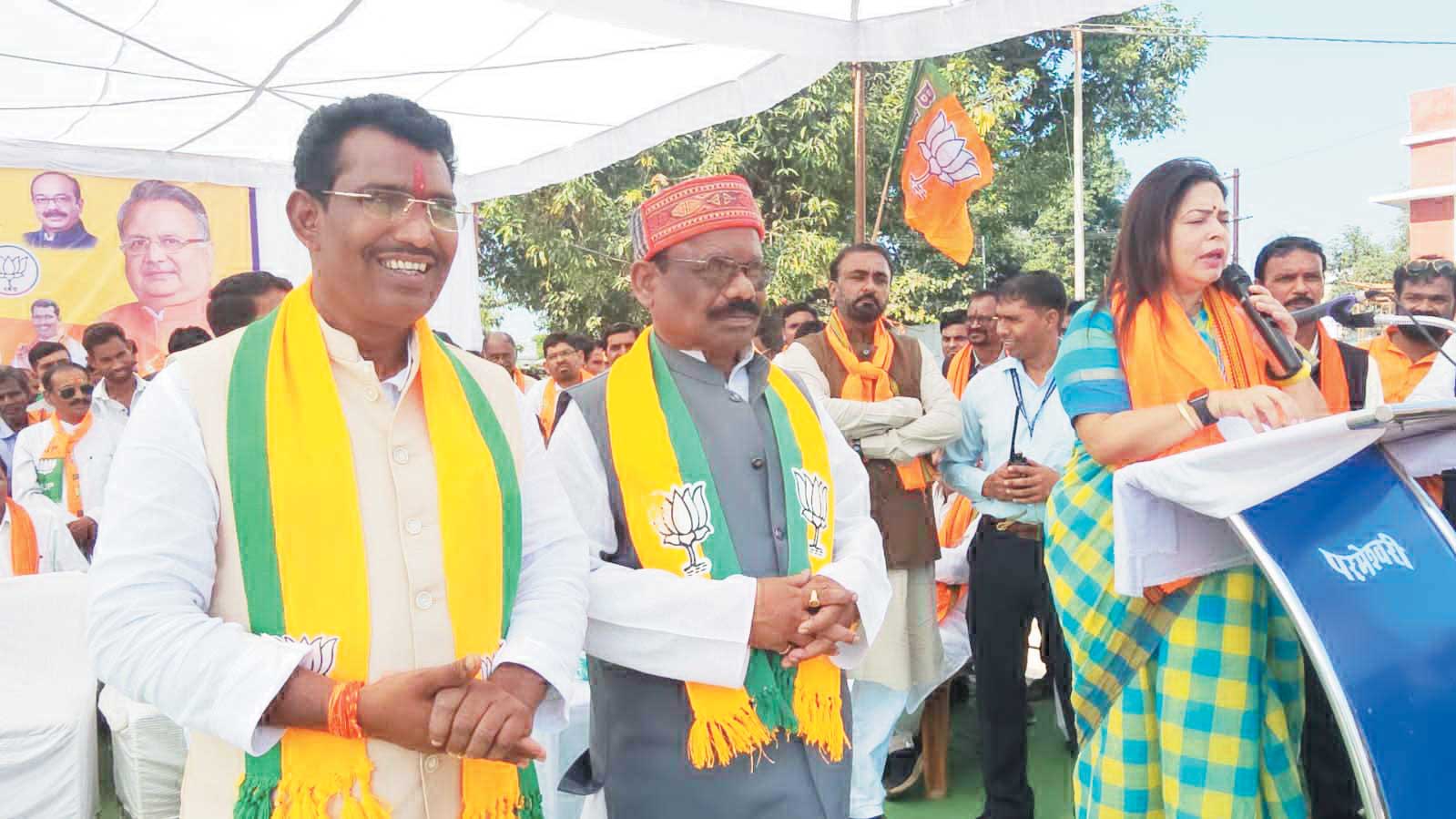 पांच साल तक कांग्रेस ने जनता को लूटा और ठगा-मीनाक्षी लेखी पांच साल तक कांग्रेस ने जनता को लूटा और ठगा-मीनाक्षी लेखी