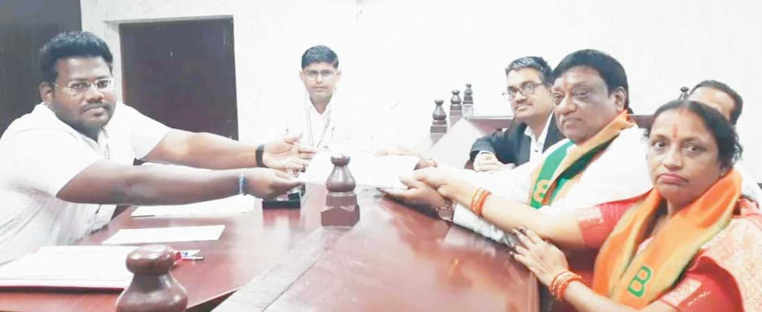 17 ने लिये नाम निर्देशन पत्र, 17 ने भरा पर्चा