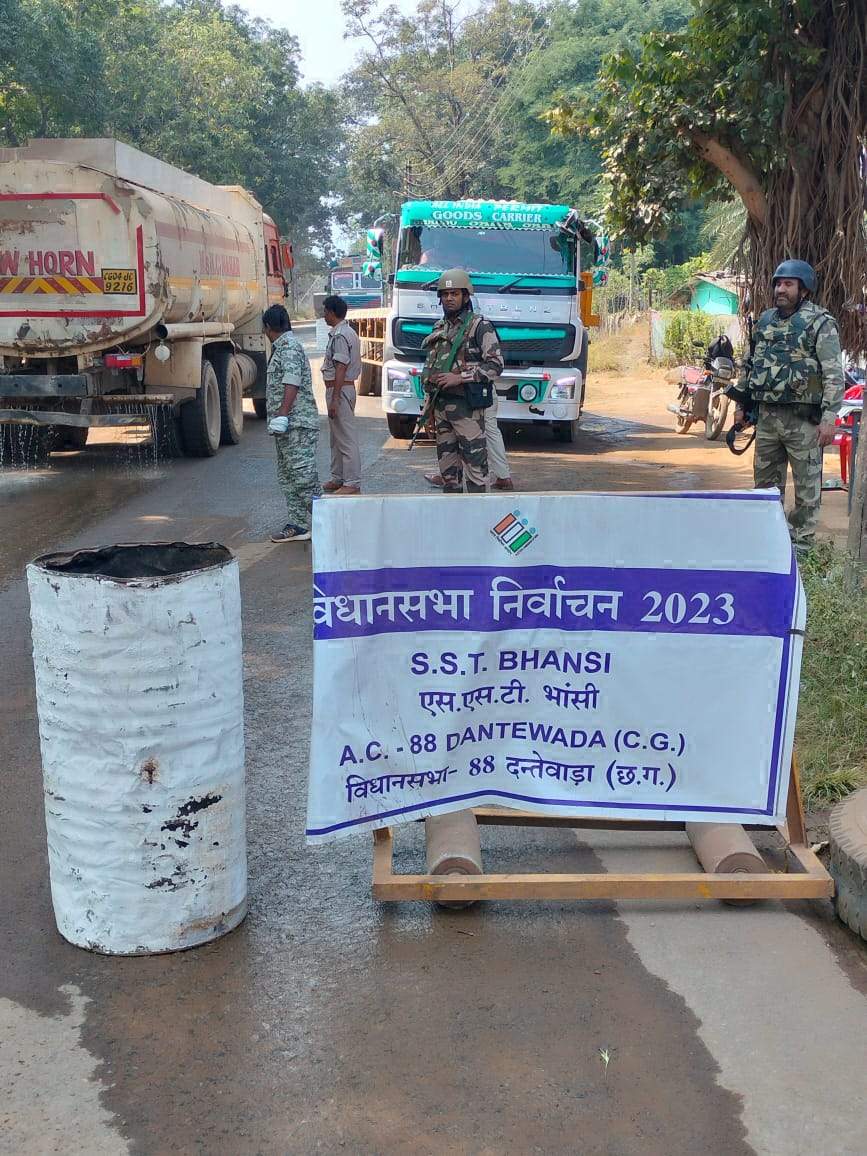 चेक पोस्ट पर चैकिंग के दौरान 1.66 लाख बरामद