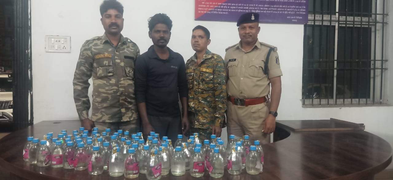 चार आरोपियों से शराब जब्त चार आरोपियों से शराब जब्त