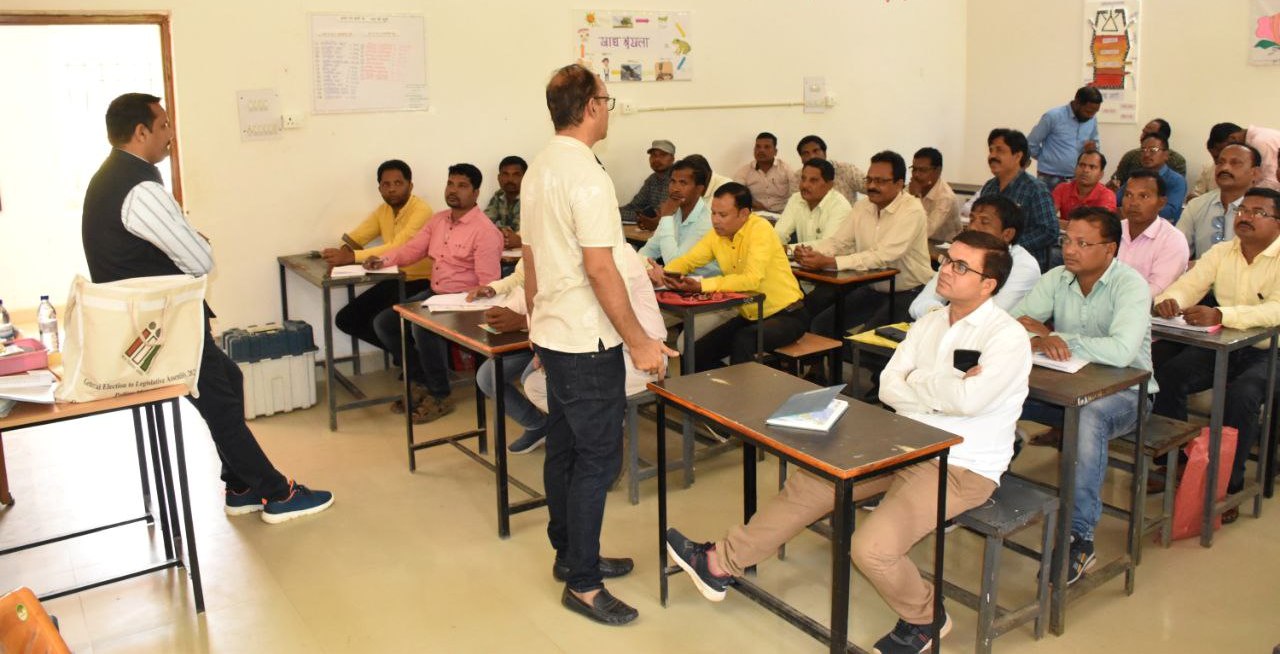 मतदान दल के पीठासीन सहित अफसरों  को दी गई तृतीय चरण की प्रशिक्षण