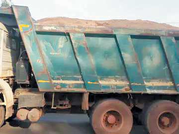 डंप रेत का धड़ल्ले से अवैध परिवहन, गाडिय़ों की रायल्टी पर्ची भी नहीं देखी जा रही है