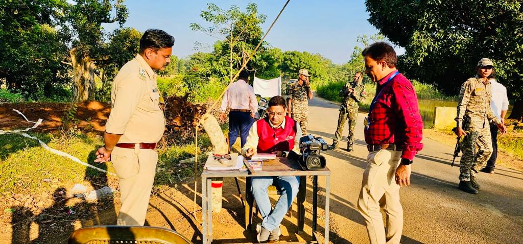 चुनाव व्यय प्रेक्षक ने सीमाओं का किया निरीक्षण चुनाव व्यय प्रेक्षक ने सीमाओं का किया निरीक्षण