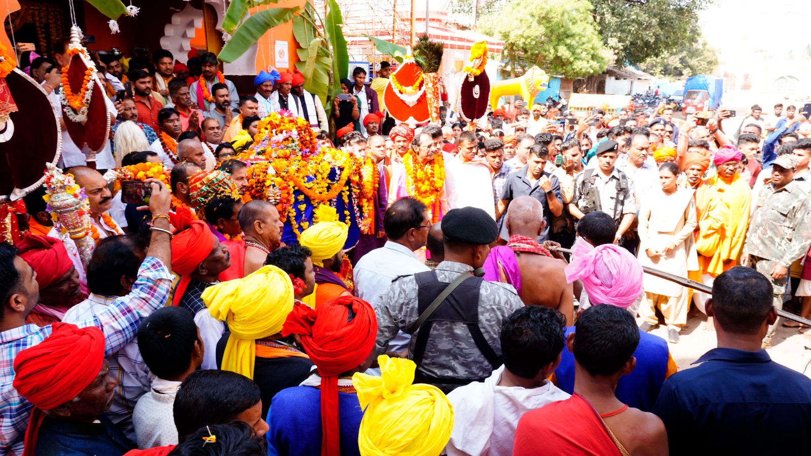 दंतेश्वरी माता की डोली विदाई, पूजा-अर्चना  कर मांगी बस्तर की खुशहाली