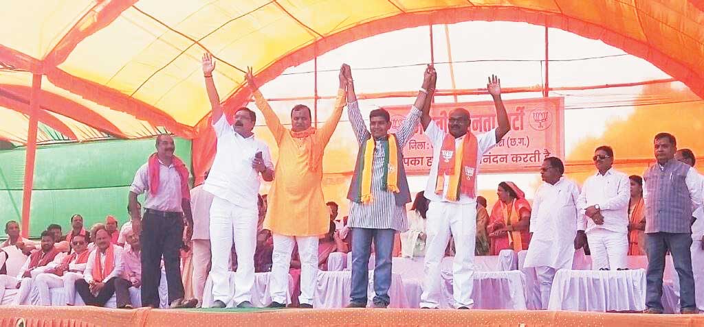 रैली निकाल भाजपा प्रत्याशियों ने किया नामांकन दाखिल