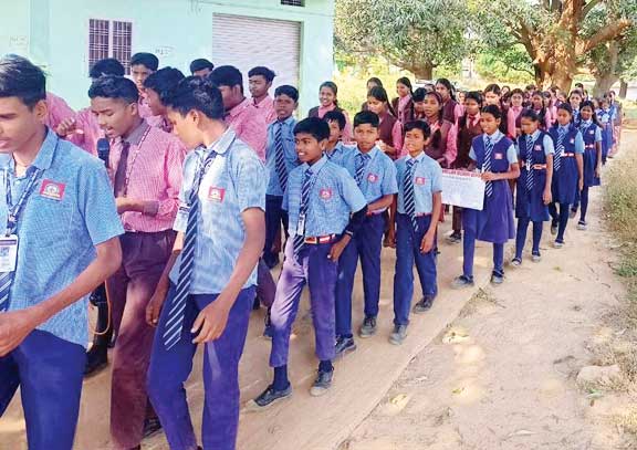 स्कूली बच्चों ने निकाली मतदाता जागरूकता रैली स्कूली बच्चों ने निकाली मतदाता जागरूकता रैली