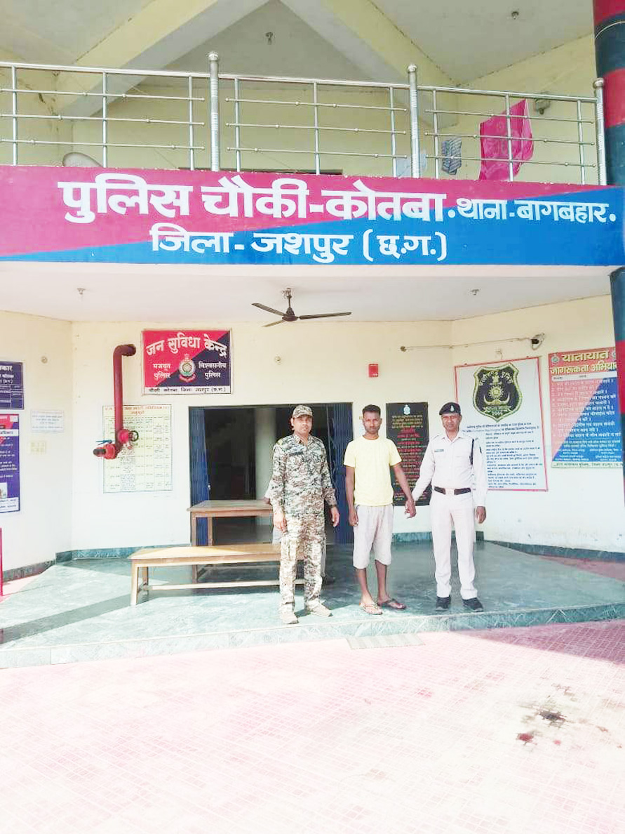  चोरी करने छप्पर तोडक़र घर में घुसा, गिरफ्तार