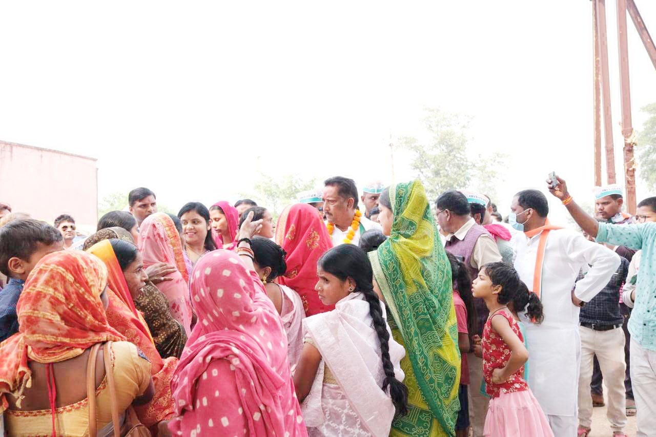 अटल आवास और रेवाडीह में किया जनसंपर्क अटल आवास और रेवाडीह में किया जनसंपर्क