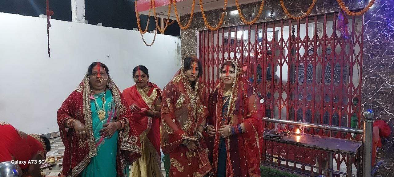 करवा चौथ : सुहागिन महिलाओं में दिखा उत्साह