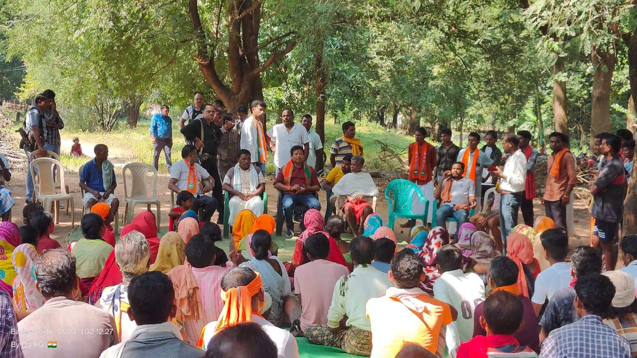 भाजपा प्रत्याशी की निकली जन आशीर्वाद यात्रा भाजपा प्रत्याशी की निकली जन आशीर्वाद यात्रा