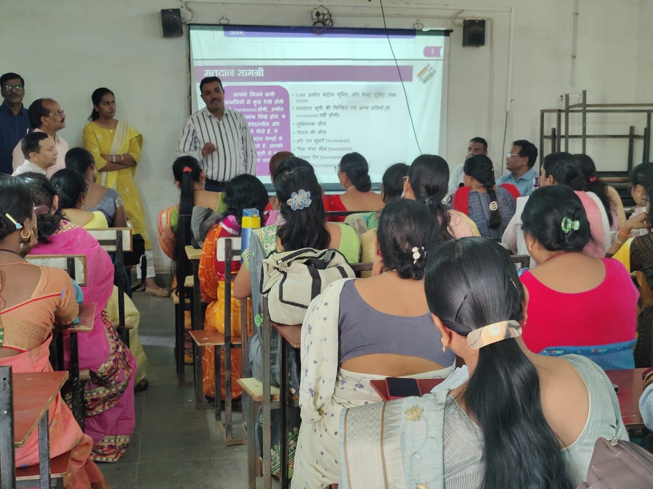 संगवारी, दिव्यांग एवं युवा मतदान दल के कर्मचारियों को प्रशिक्षण