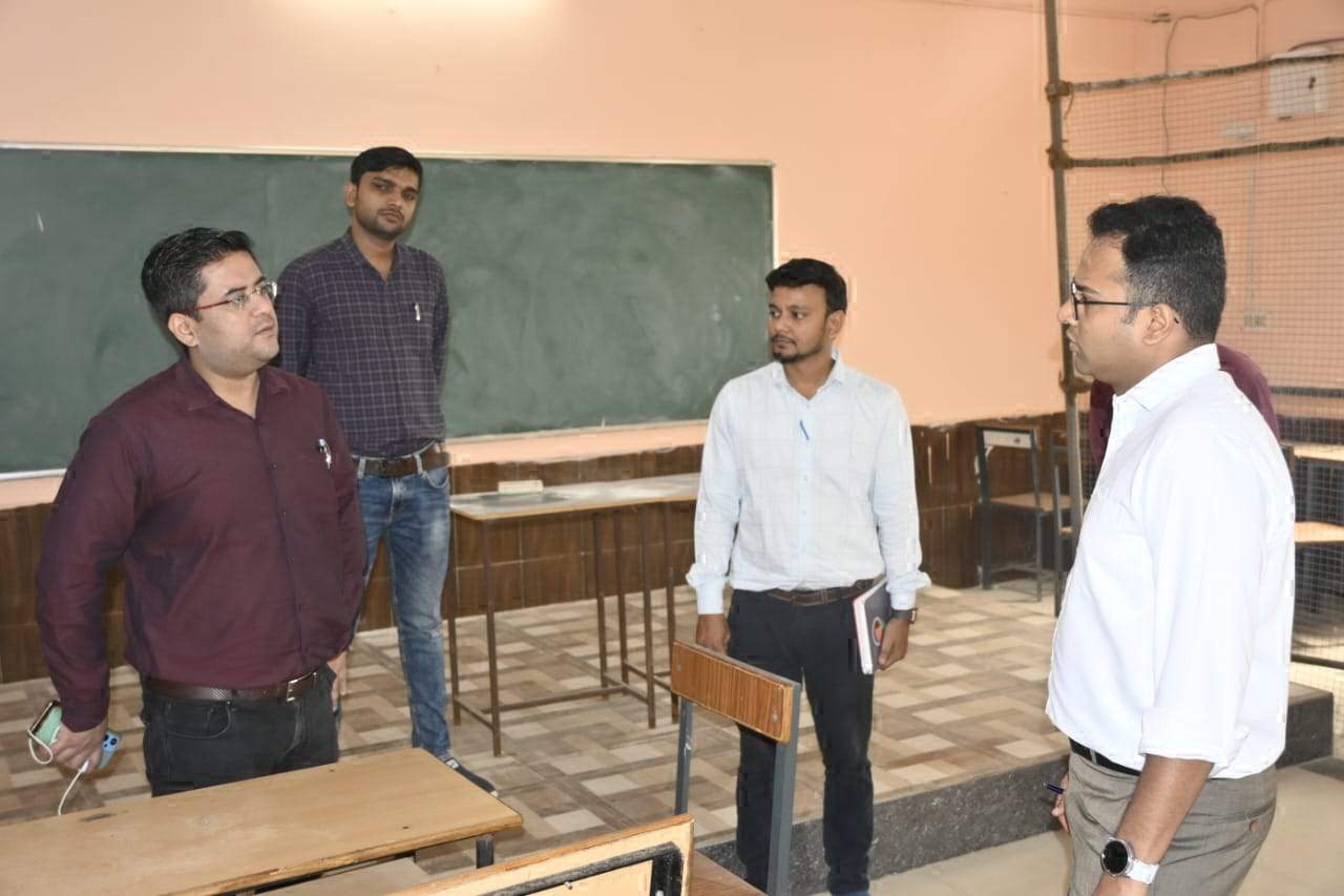 कमिश्निंग कार्य के पूर्व कलेक्टर ने व्यवस्थाओं का लिया जायजा