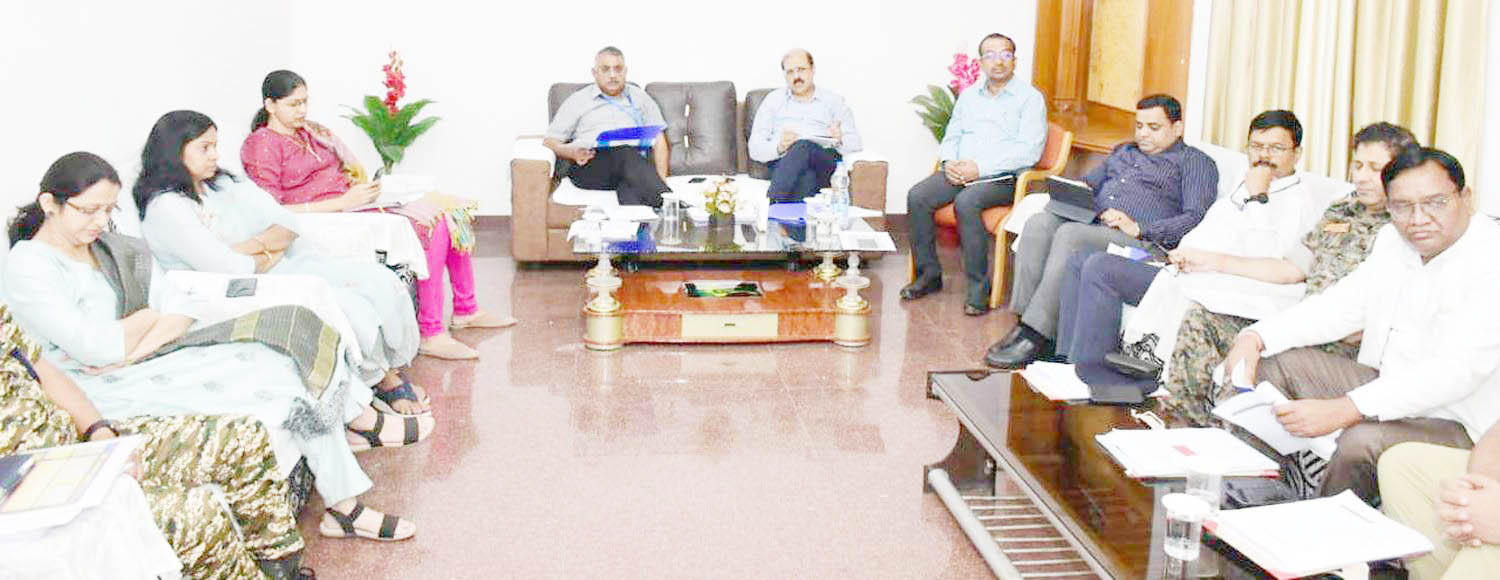 सामान्य प्रेक्षक गंगवार व व्यय पे्रेक्षक टुटेजा ने की कार्यों की समीक्षा सामान्य प्रेक्षक गंगवार व व्यय पे्रेक्षक टुटेजा ने की कार्यों की समीक्षा