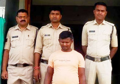 दोस्त की पत्नी से रेप, आरोपी गिरफ्तार दोस्त की पत्नी से रेप, आरोपी गिरफ्तार