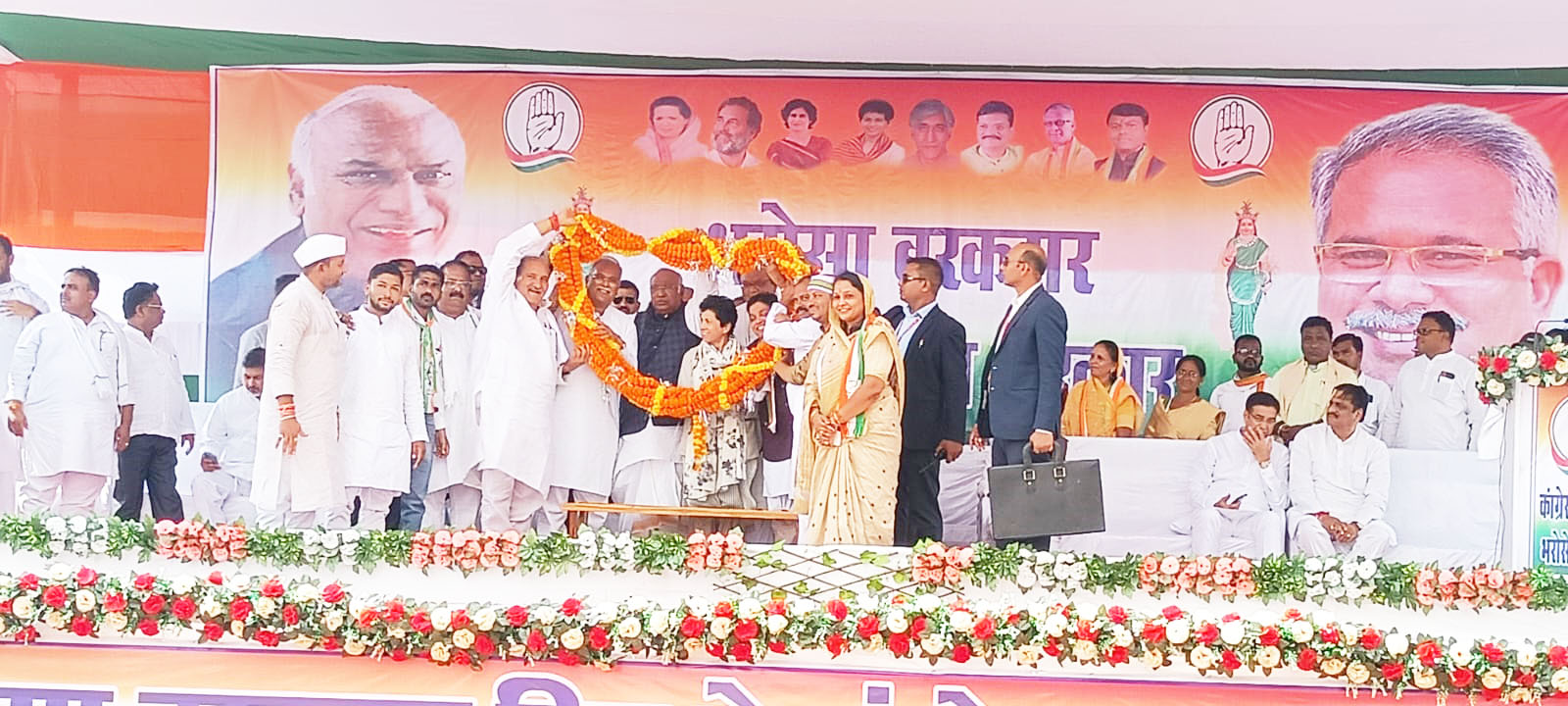 मोदी और शाह छत्तीसगढ़ में आकर झूठ बोलकर जाते हैं-खडग़े मोदी और शाह छत्तीसगढ़ में आकर झूठ बोलकर जाते हैं-खडग़े