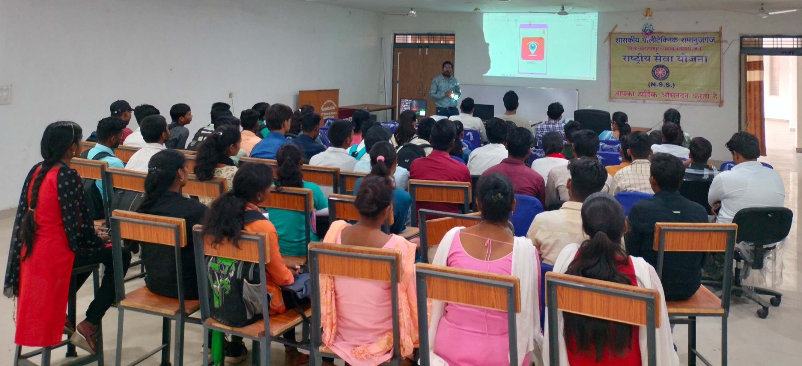 शासकीय पॉलिटेक्निक कॉलेज में मतदाता जागरूकता अभियान 