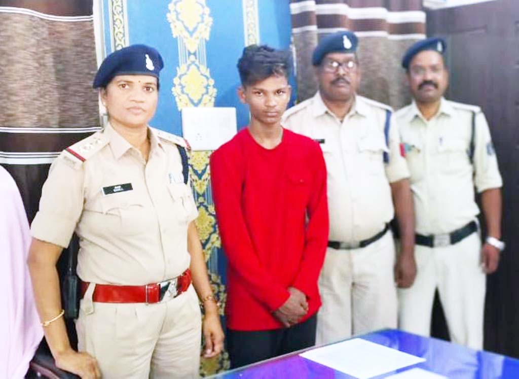 पत्नी की हत्या कर कचरे के ढेर में फेंकी लाश