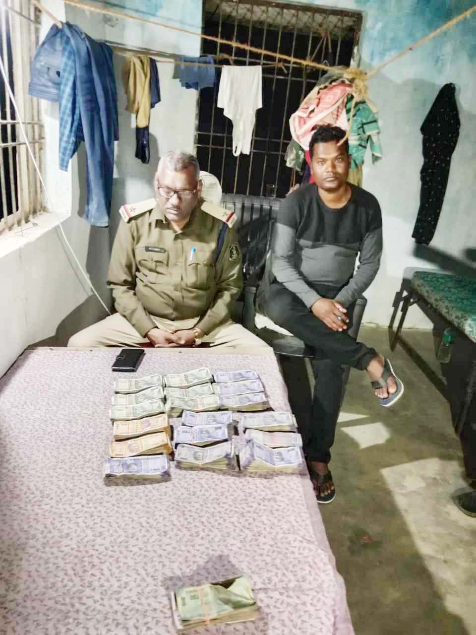 वाहन चेकिंग के दौरान  4.8 लाख जब्त