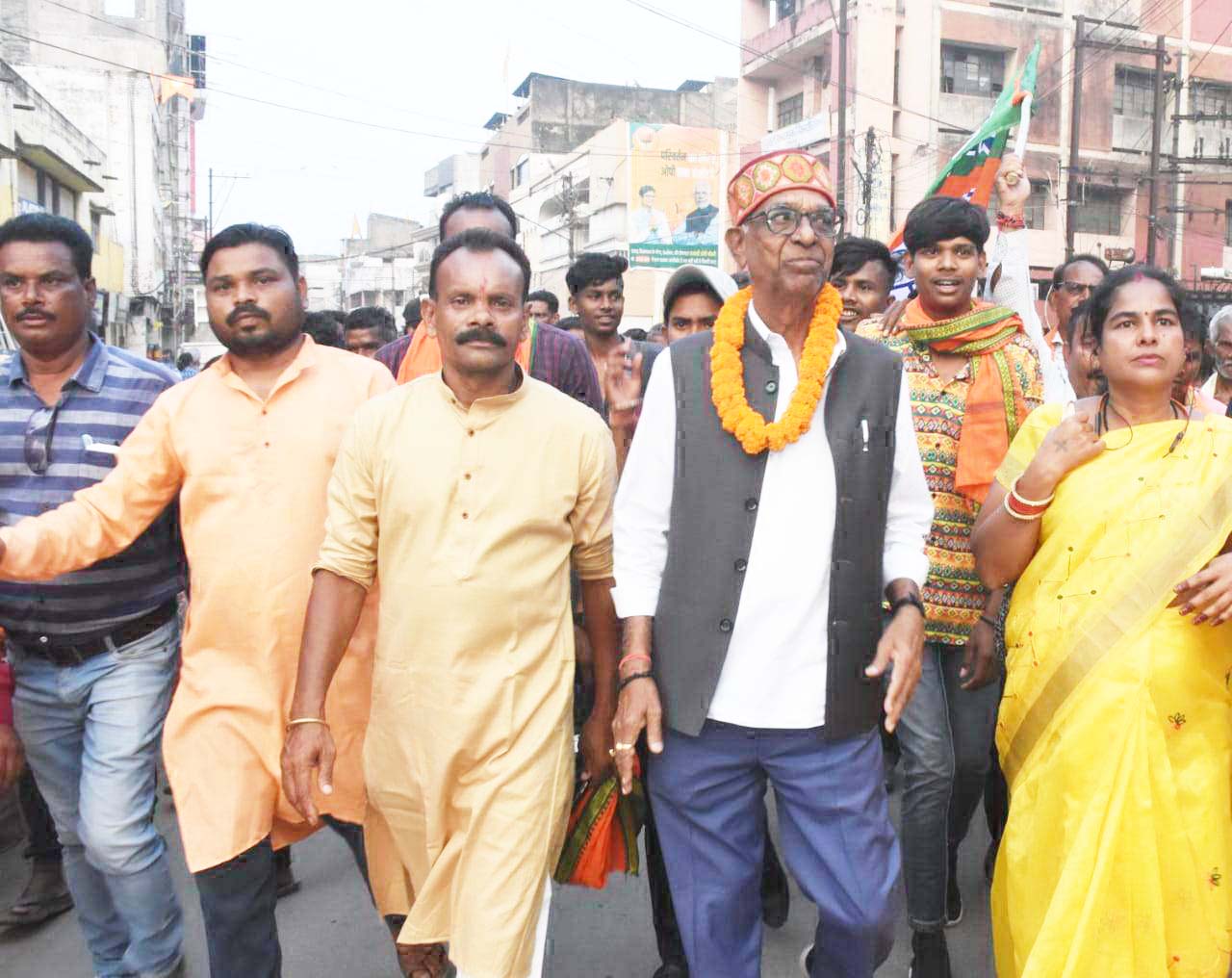 ओपी के समर्थन में उतरे पूर्व विधायक ओपी के समर्थन में उतरे पूर्व विधायक