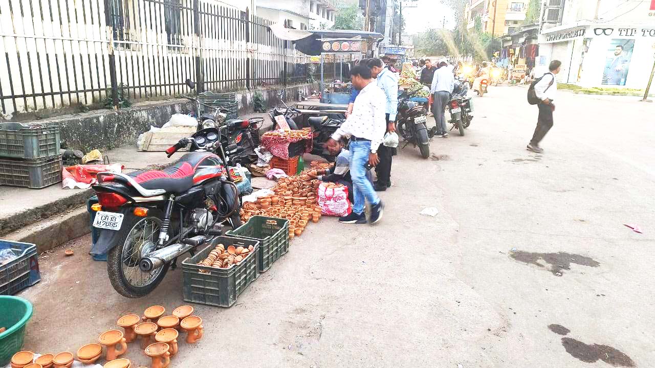 शहरी व ग्रामीण पथ विक्रेताओं को किया व्यवस्थित शहरी व ग्रामीण पथ विक्रेताओं को किया व्यवस्थित