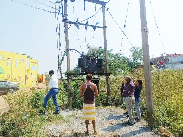 करंट लगने से युवक गंभीर