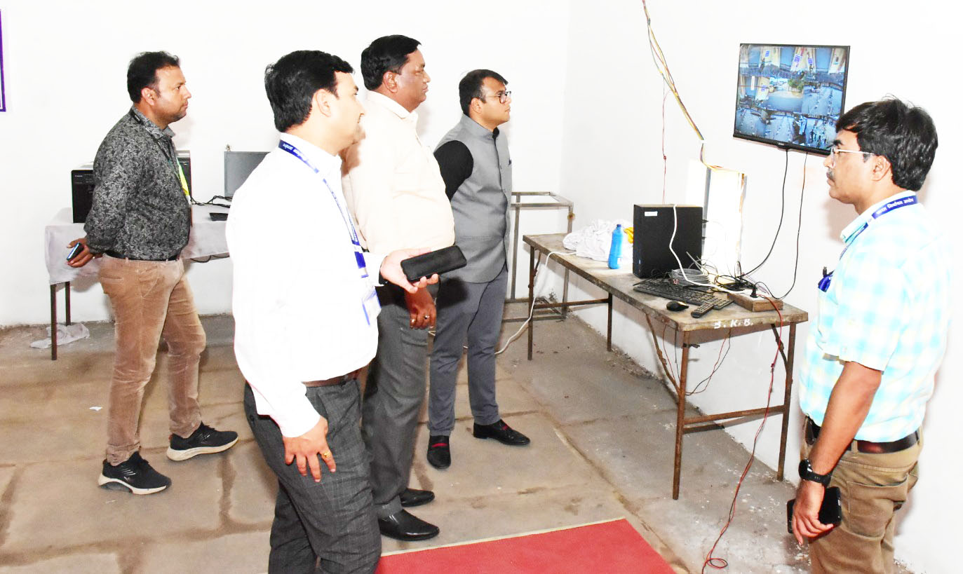 स्ट्रांग रूम सील, सुरक्षा बल तैनात, 3 दिसंबर को होगी मतगणना स्ट्रांग रूम सील, सुरक्षा बल तैनात, 3 दिसंबर को होगी मतगणना