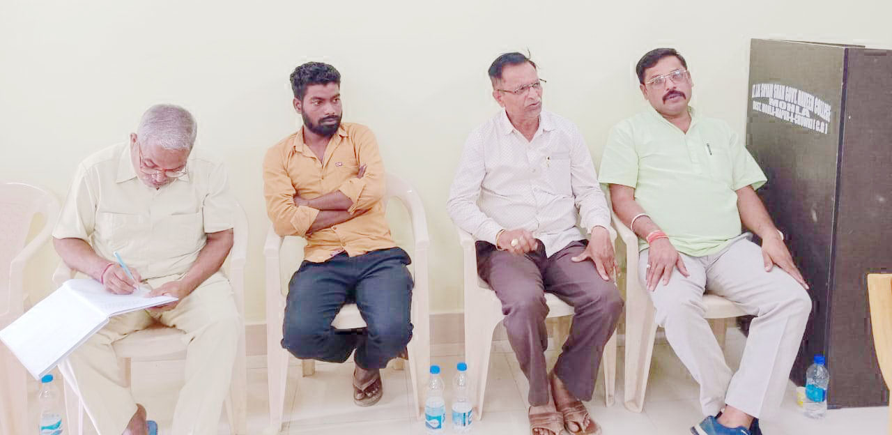 अभ्यर्थियों की मौजूदगी में स्ट्रांग रूम में ईवीएम-वीवीपैट मशीनें सील अभ्यर्थियों की मौजूदगी में स्ट्रांग रूम में ईवीएम-वीवीपैट मशीनें सील