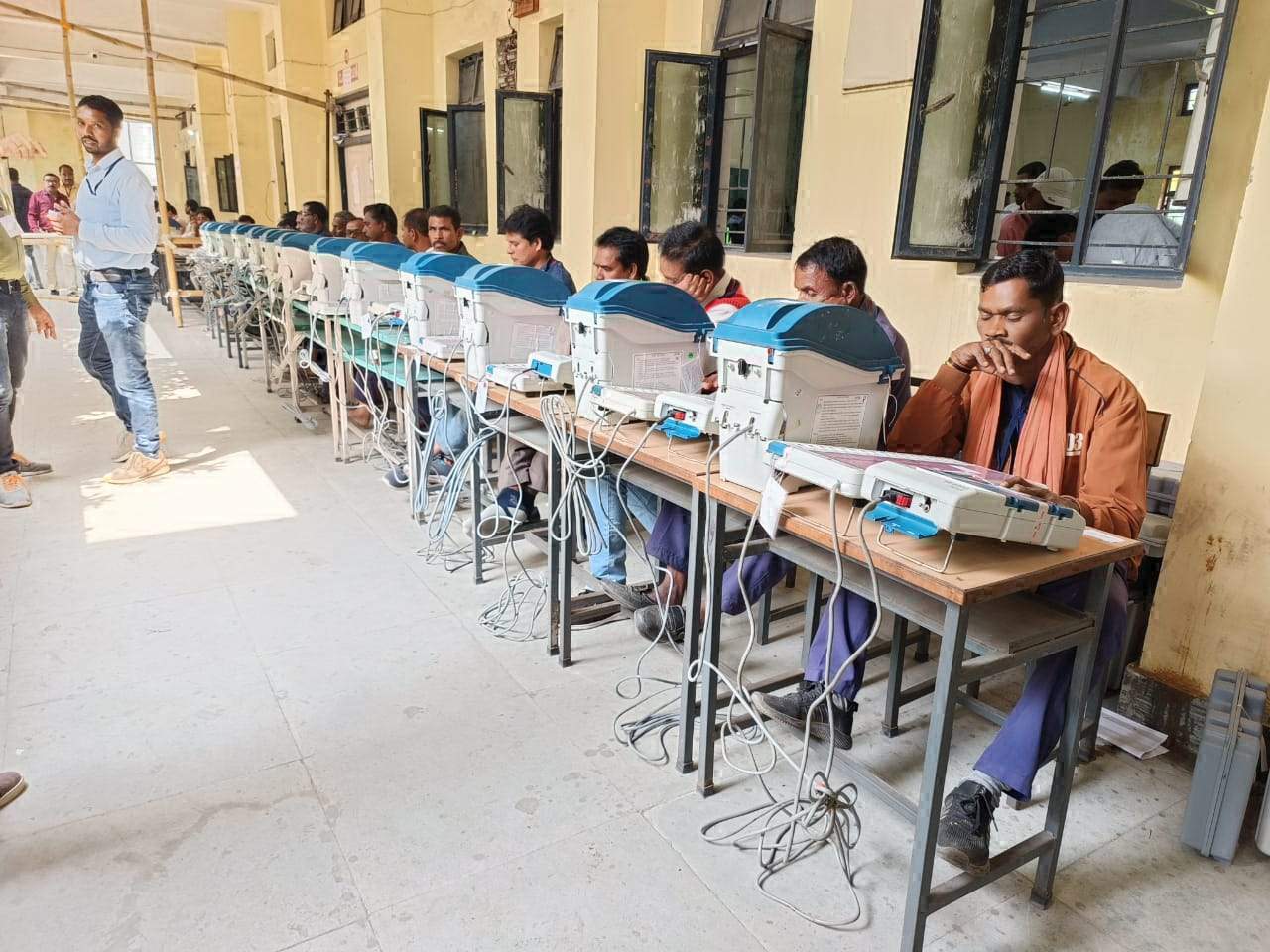 रामपुर व पाली-तानाखार विस के लिए ईवीएम एवं वीवीपैट मशीनों का किया गया कमीशनिंग