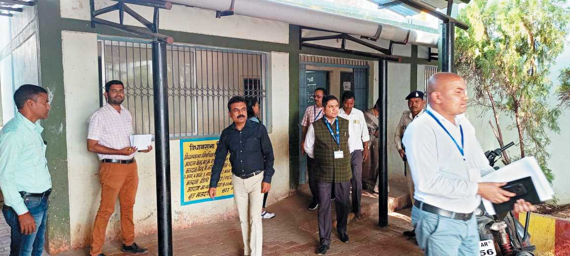 सामान्य प्रेक्षक कृष्णा ने लिया क्रिटिकल केंद्रों का जायजा