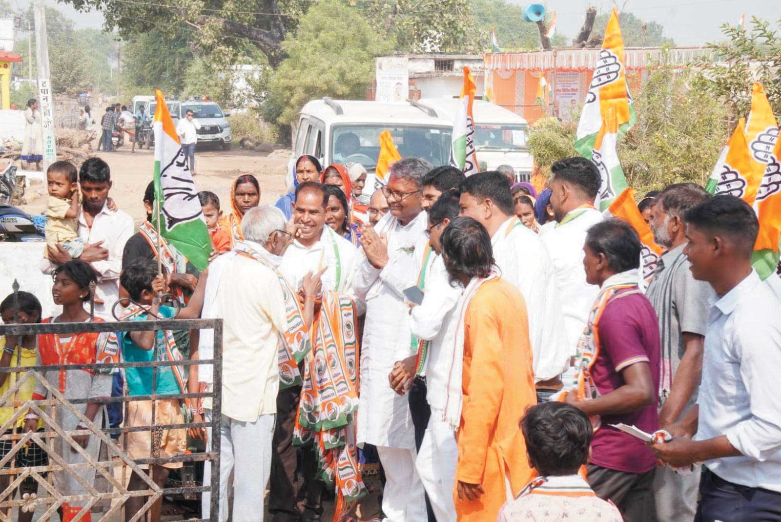 शैलेश ने दर्जनों गांवों में किया जनसंपर्क