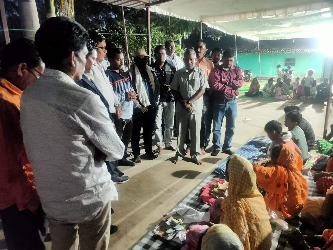 चुनाव कार्य से लौटते हादसे में दिवंगत शिक्षकों को दी सहयोग राशि चुनाव कार्य से लौटते हादसे में दिवंगत शिक्षकों को दी सहयोग राशि