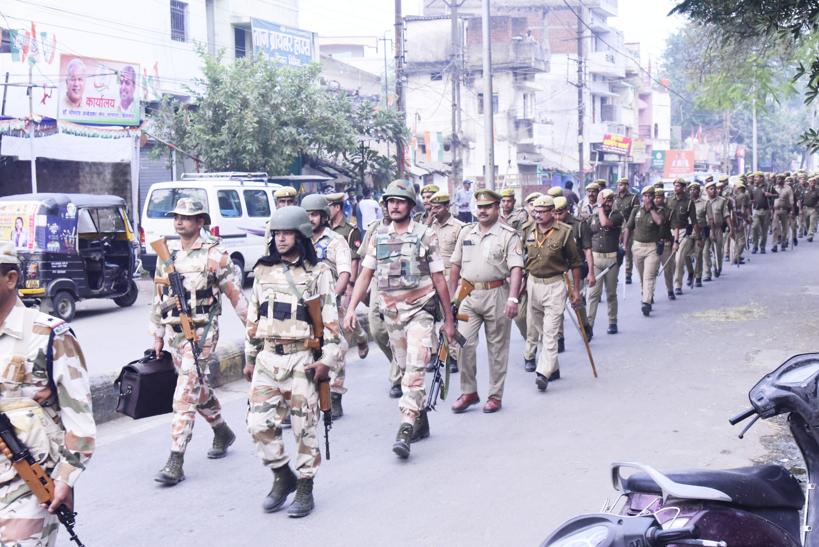 फ्लैग मार्च से दिया शांतिपूर्ण मतदान का संदेश