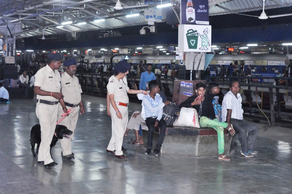 स्पेशल ट्रेन में आग लगने के बाद रेलवे सतर्क, जागरूकता व जांच अभियान तेज, 14 गिरफ्तार