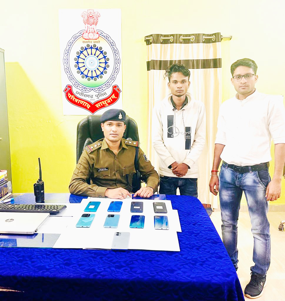 मोबाइल चोरी, आरोपी गिरफ्तार मोबाइल चोरी, आरोपी गिरफ्तार