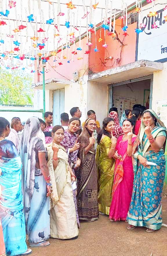 प्रत्याशियों के भाग्य का फैसला ईवीएम में कैद