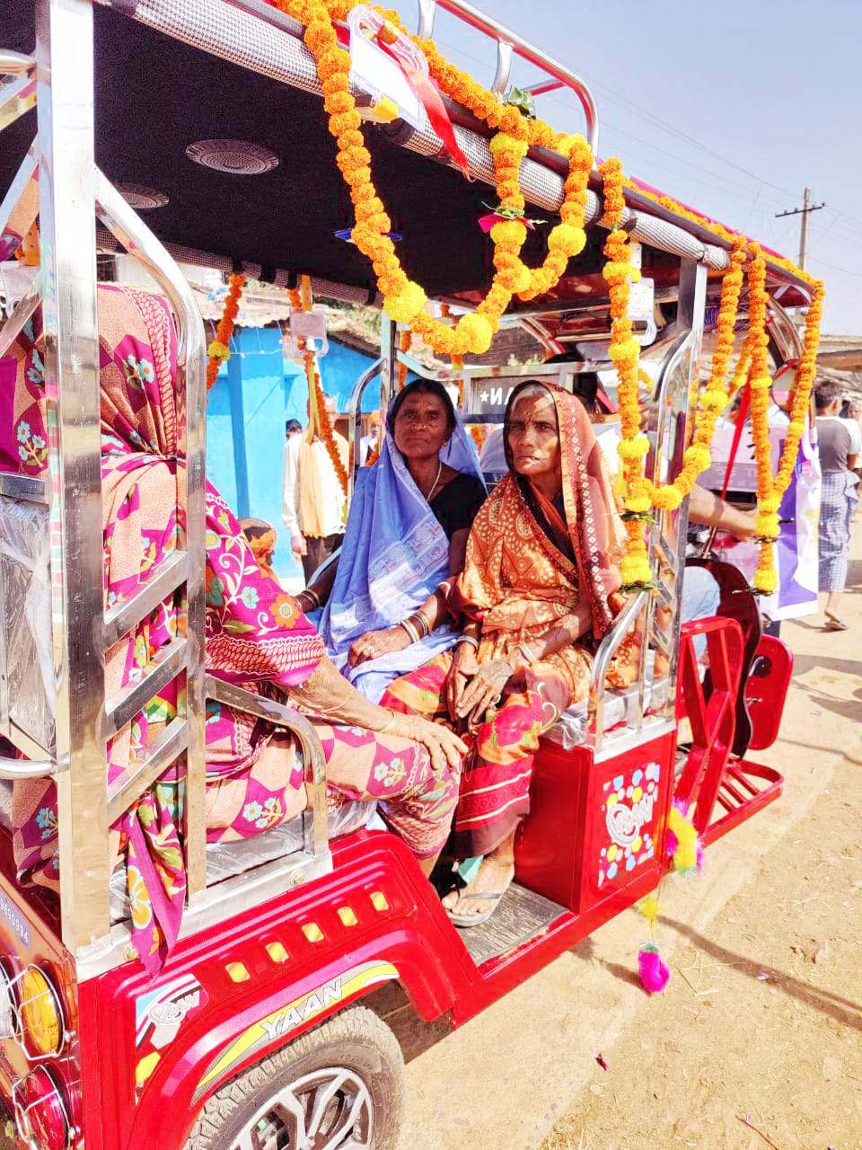 लोकतंत्र को मजबूत बनाने भारी उत्साह, हर वर्ग के मतदाताओं ने डाले वोट